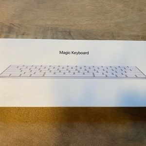 Apple Magic Keyboard 2 - LIKE NEW